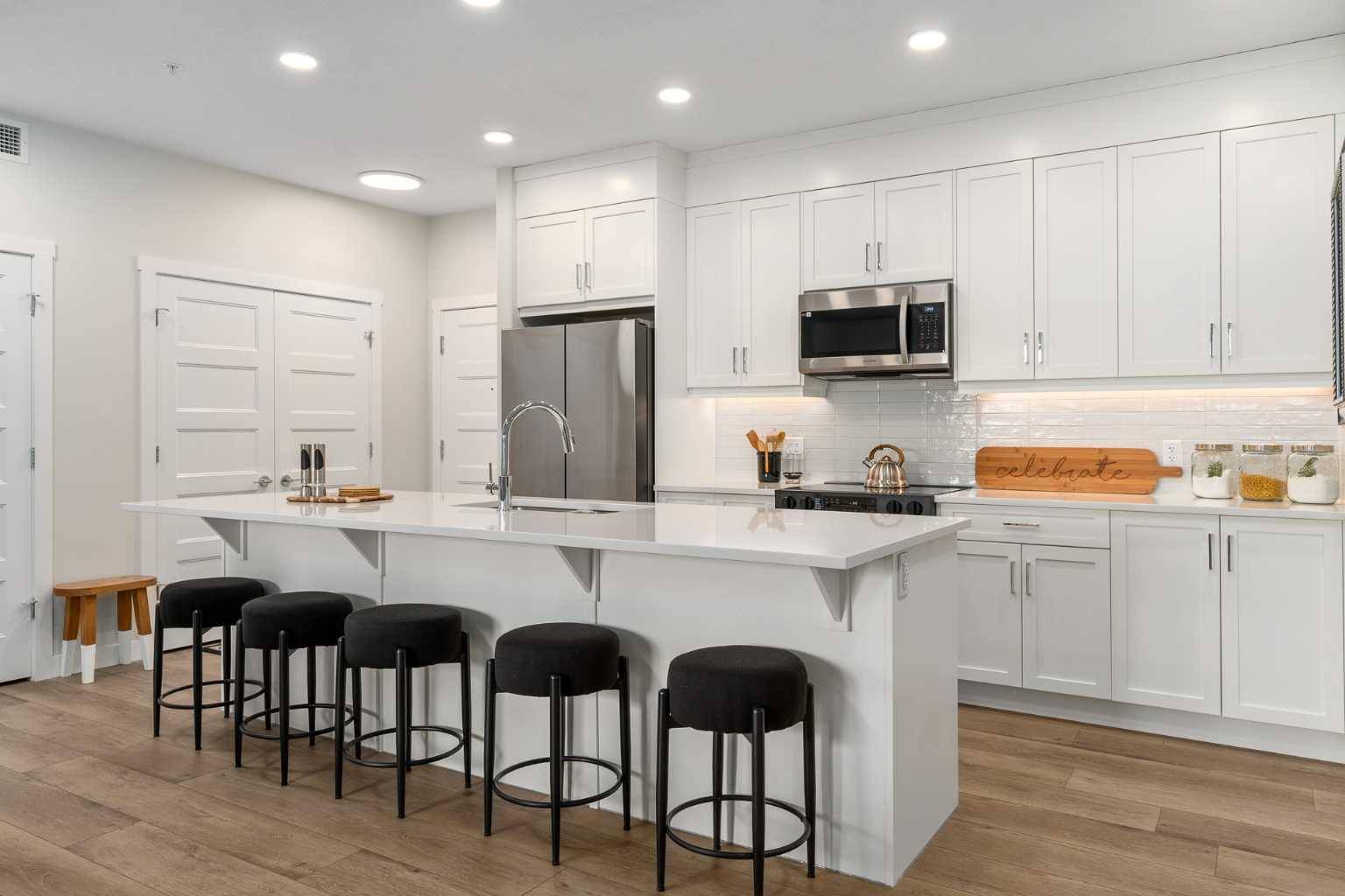 Calgary, AB T2X 5W9,125 Wolf Hollow CRES SE #112