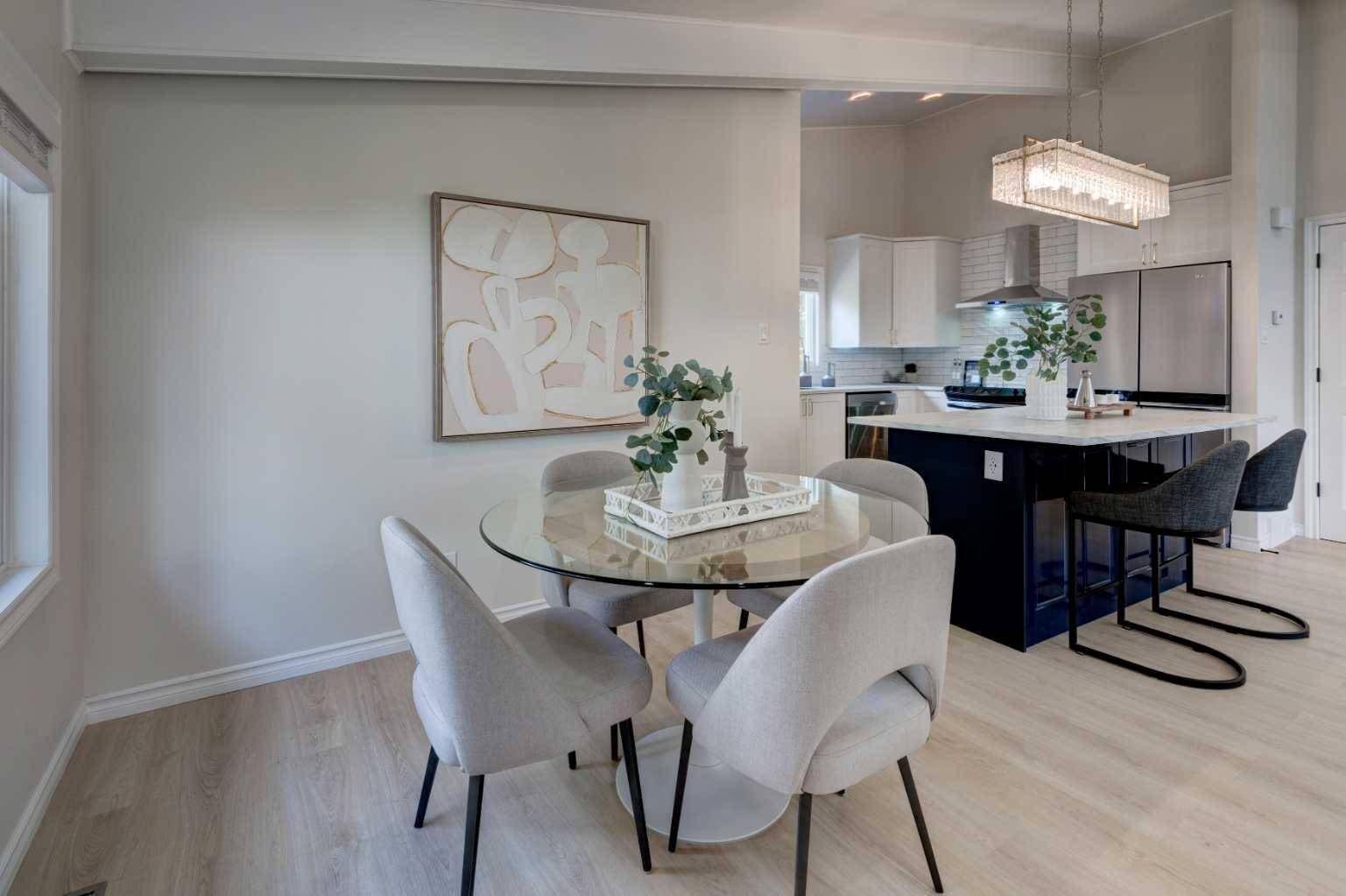 Calgary, AB T2W0V8,260 Southampton DR Southwest