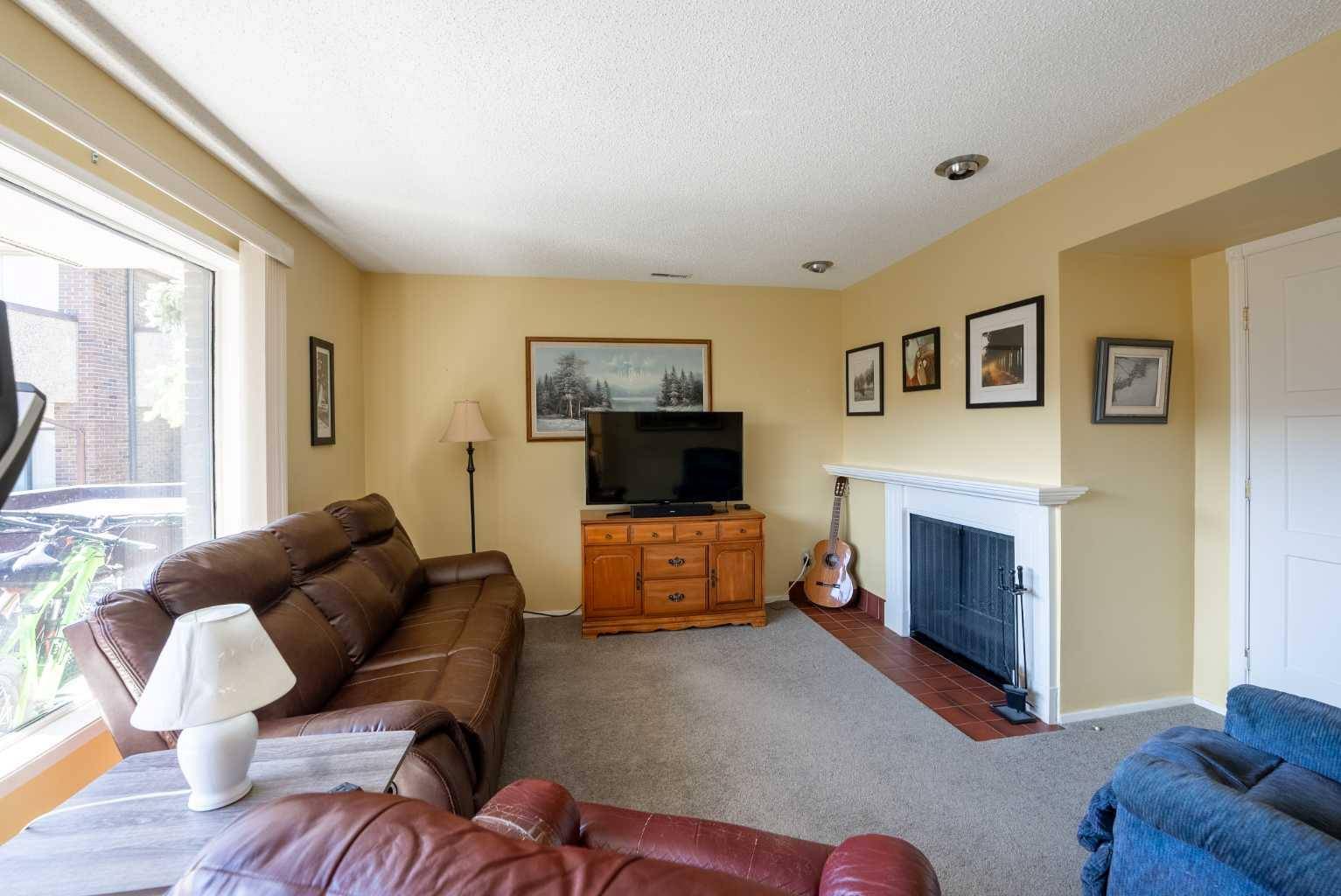 Lethbridge, AB T1J4G1,2207 8 AVE S #209