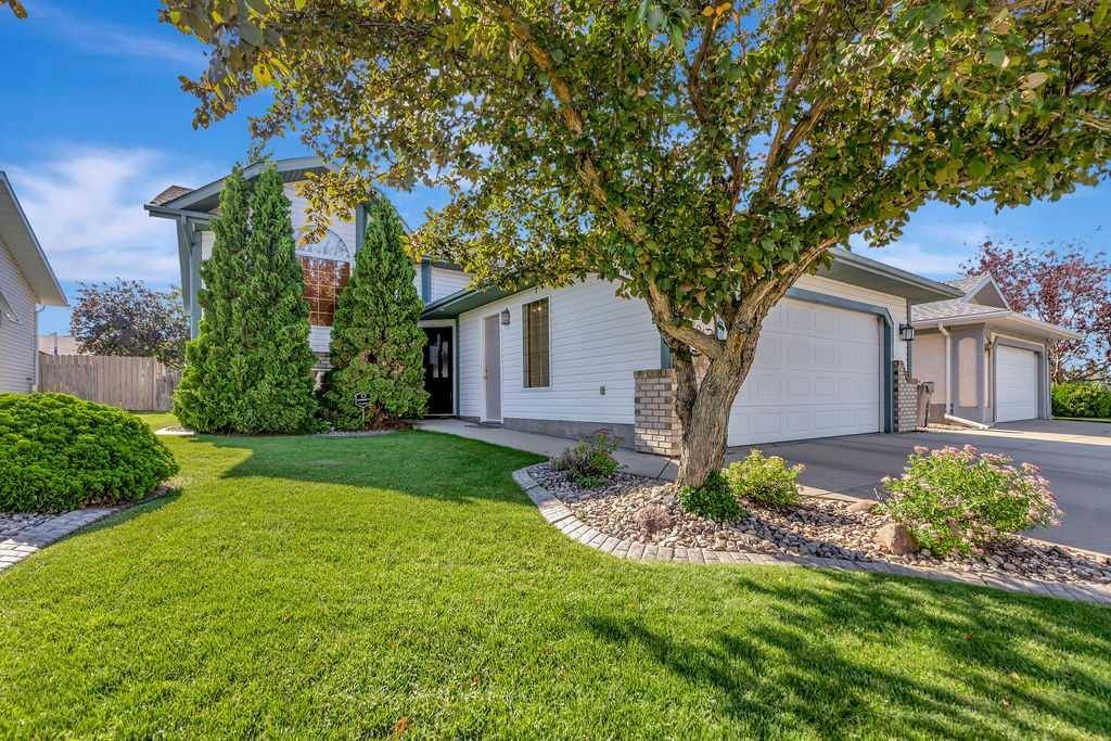 3504 61 AVE, Lloydminster, AB T9V 2T8