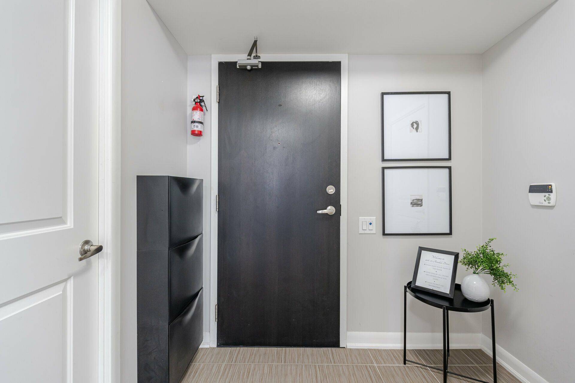 Toronto C14, ON M2N 2W7,17 Anndale DR #906