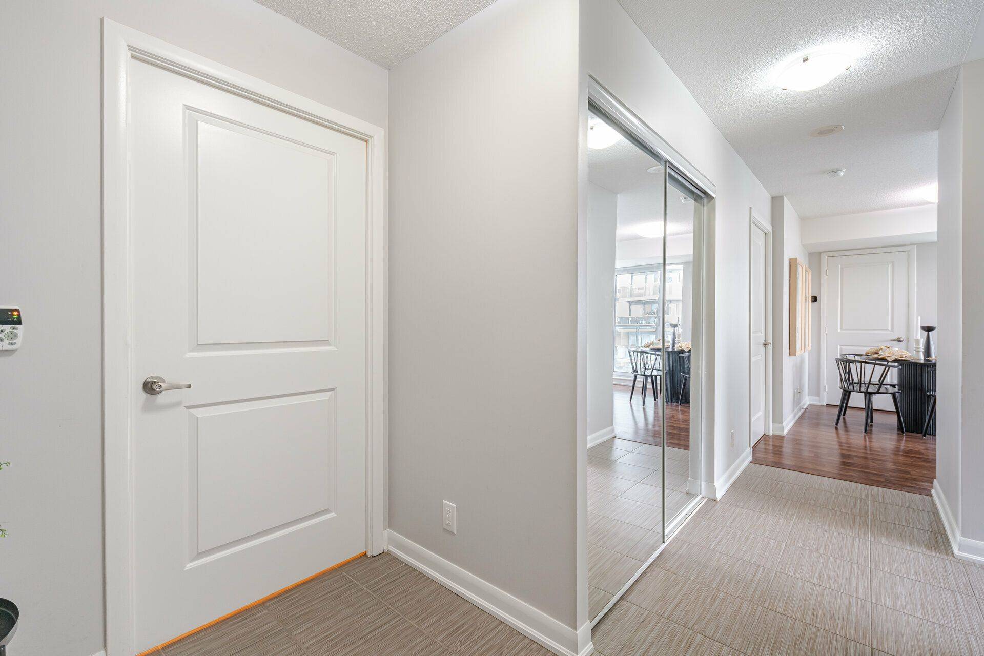 Toronto C14, ON M2N 2W7,17 Anndale DR #906