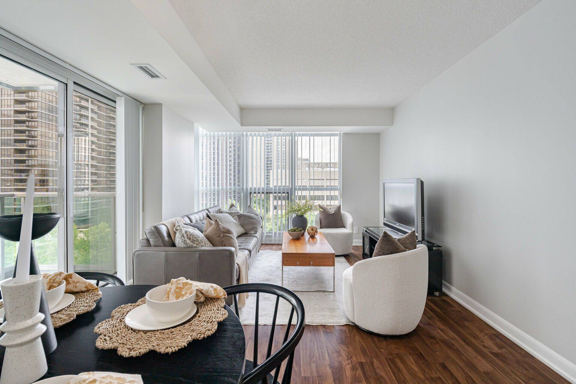 Toronto C14, ON M2N 2W7,17 Anndale DR #906