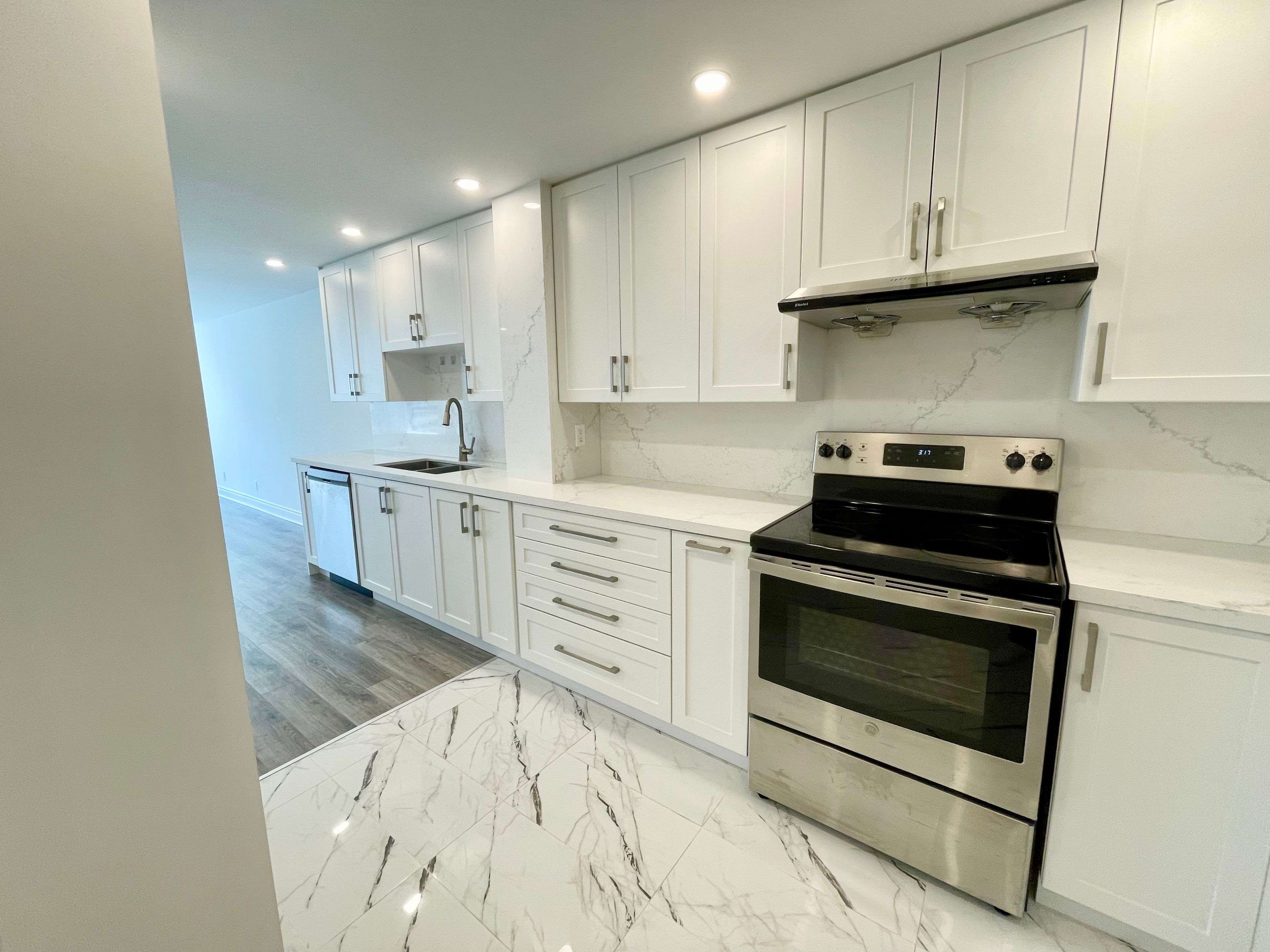 Toronto C01, ON M5G 2J9,717 Bay ST #807