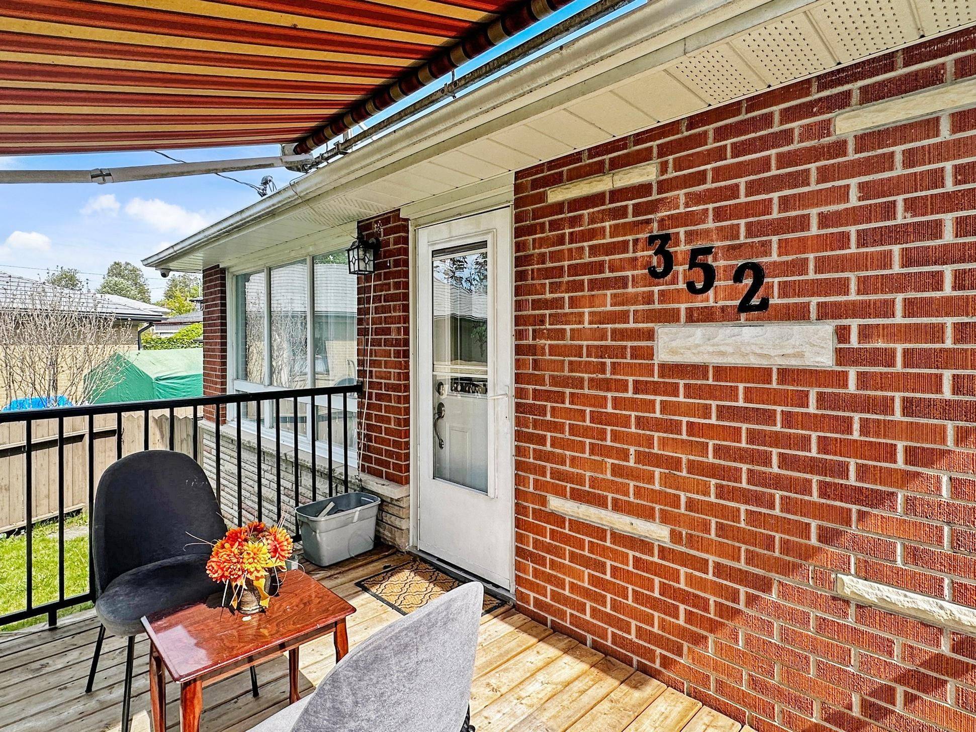 Oshawa, ON L1J 1H2,352 Phillip Murray AVE