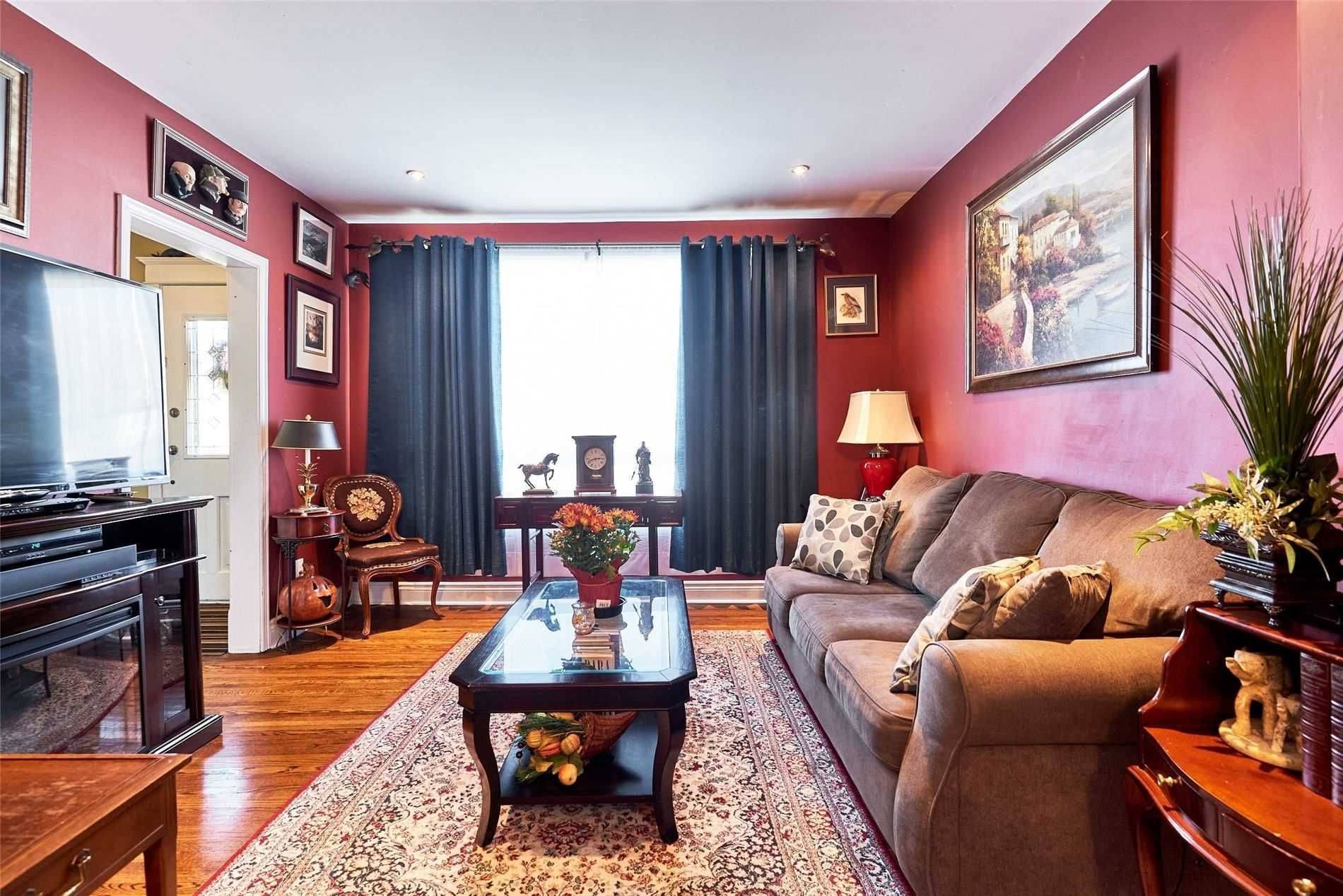 Oshawa, ON L1J 2H5,303 Pine AVE