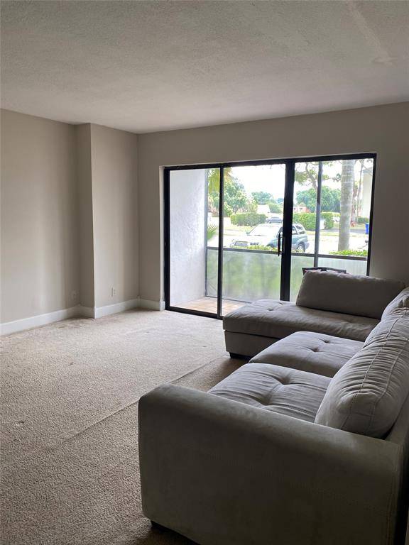 West Palm Beach, FL 33409,1013 Green Pine Blvd #H1