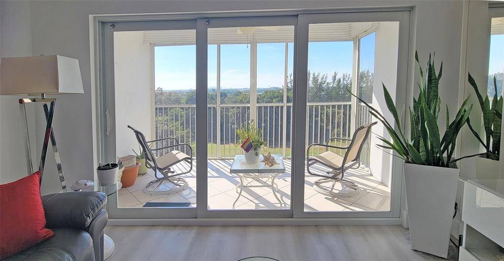 Pompano Beach, FL 33069,3150 N Palm Aire Dr #807