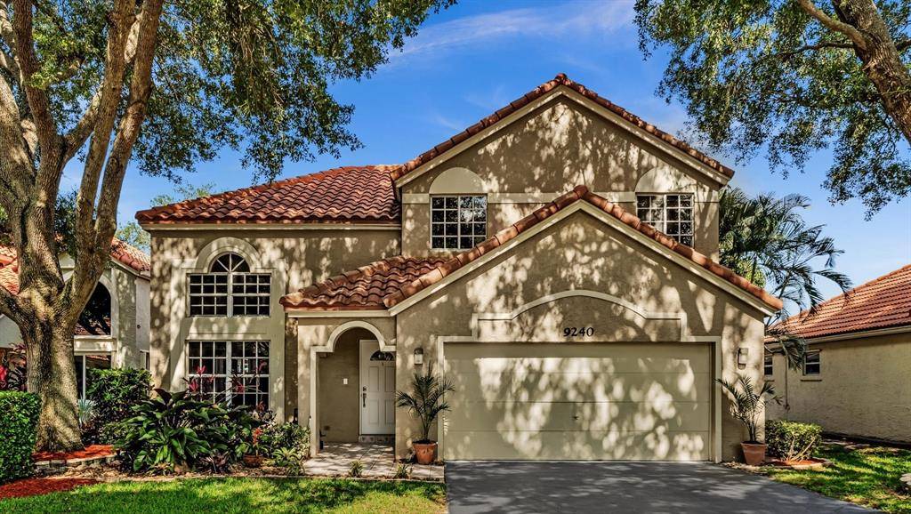 9240 Oak Grove Cir, Davie, FL 33328