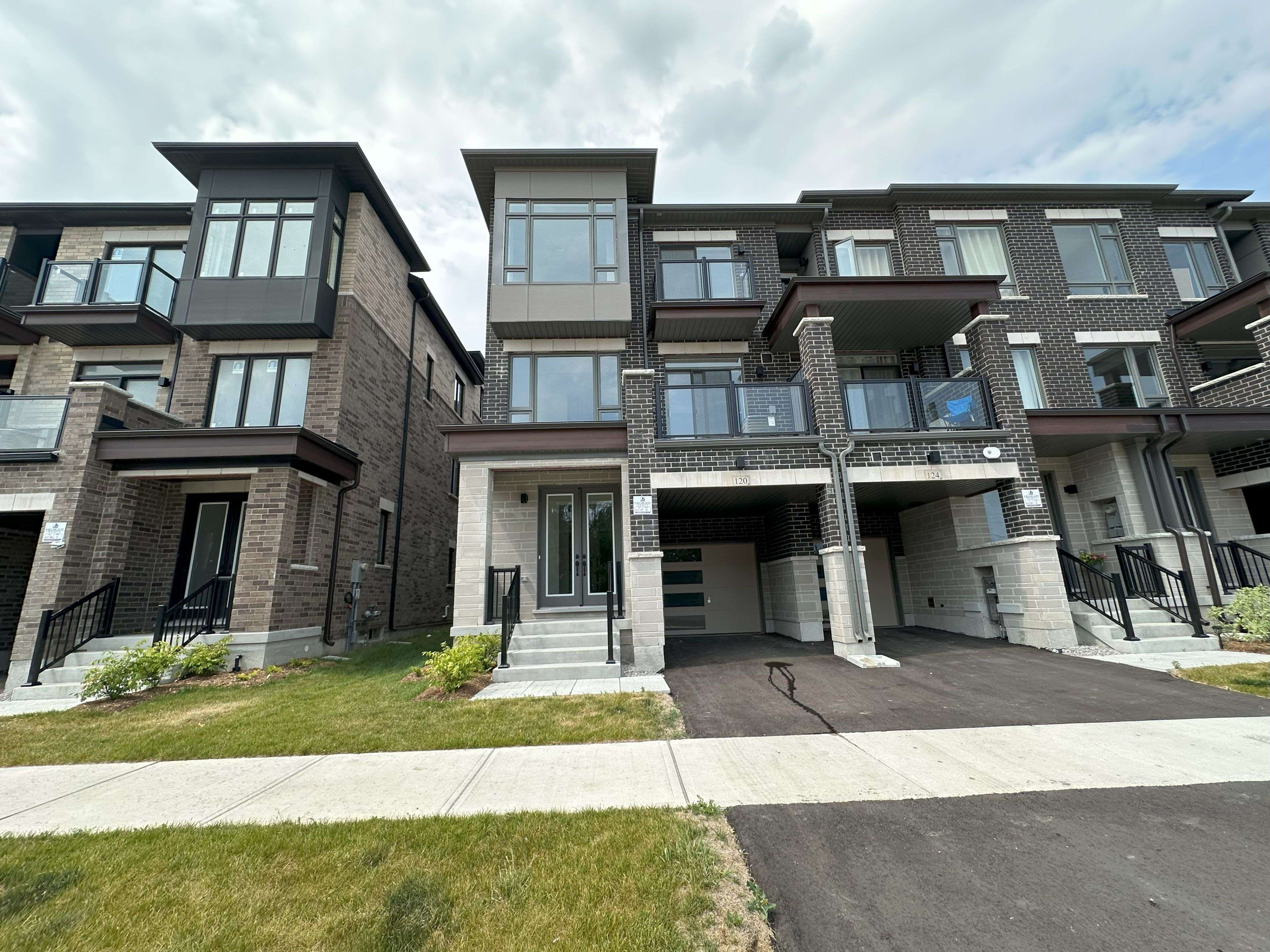 Vaughan, ON L4H 5L5,120 Thule ST
