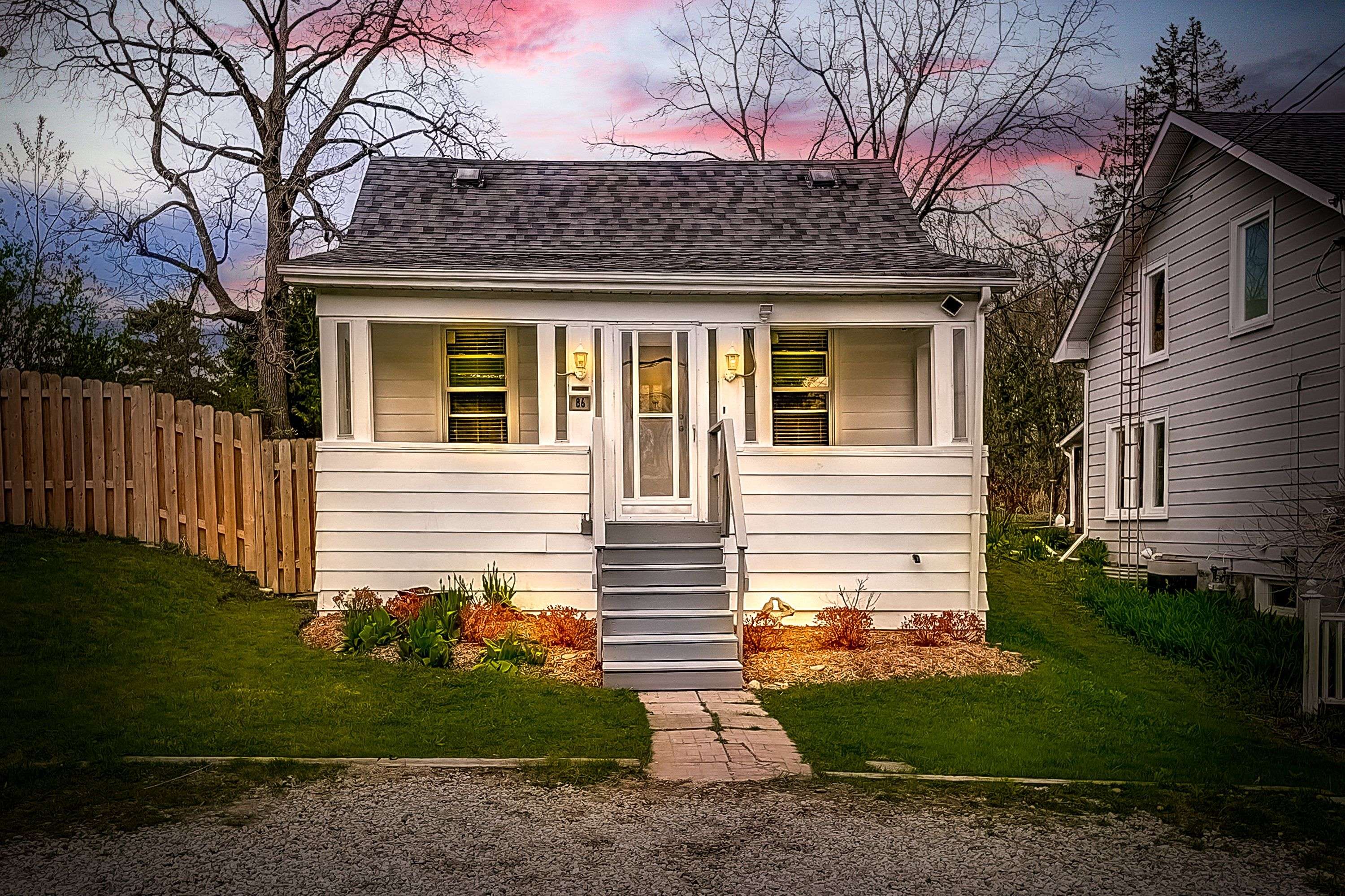 86 Temperance ST, Aurora, ON L4G 2P8