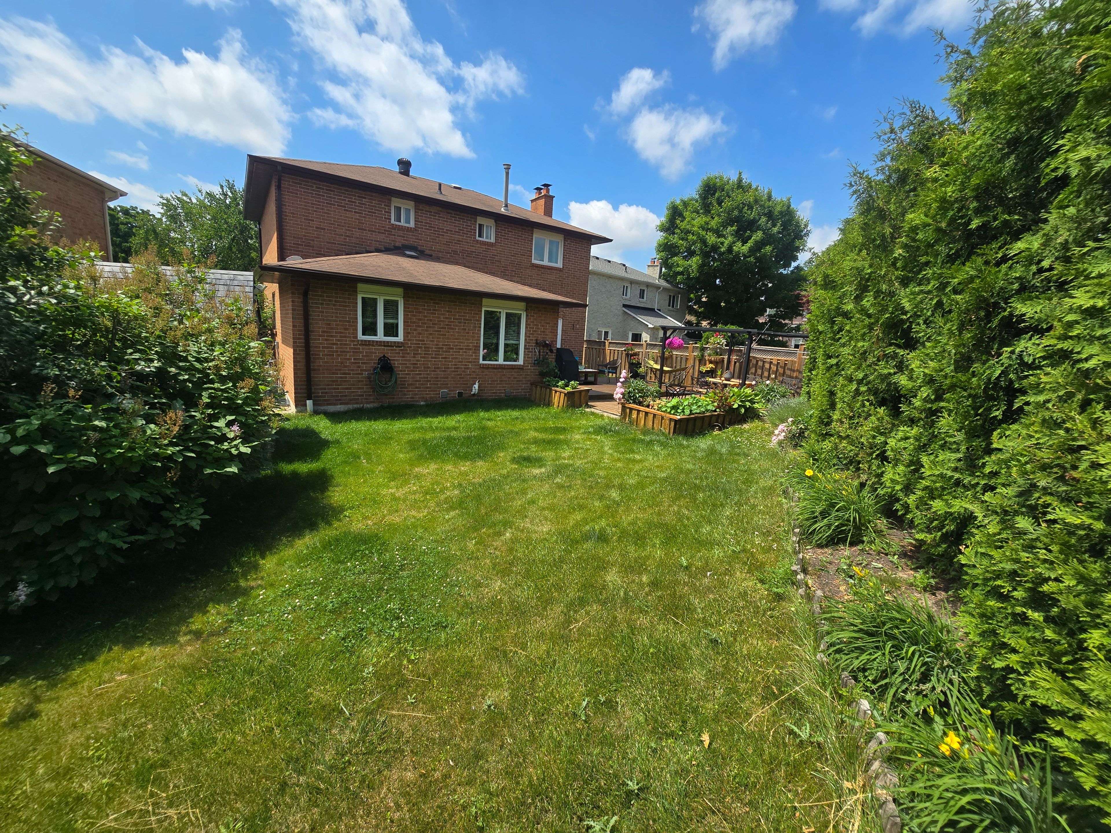 Richmond Hill, ON L4C 7P2,19 Marsh ST N