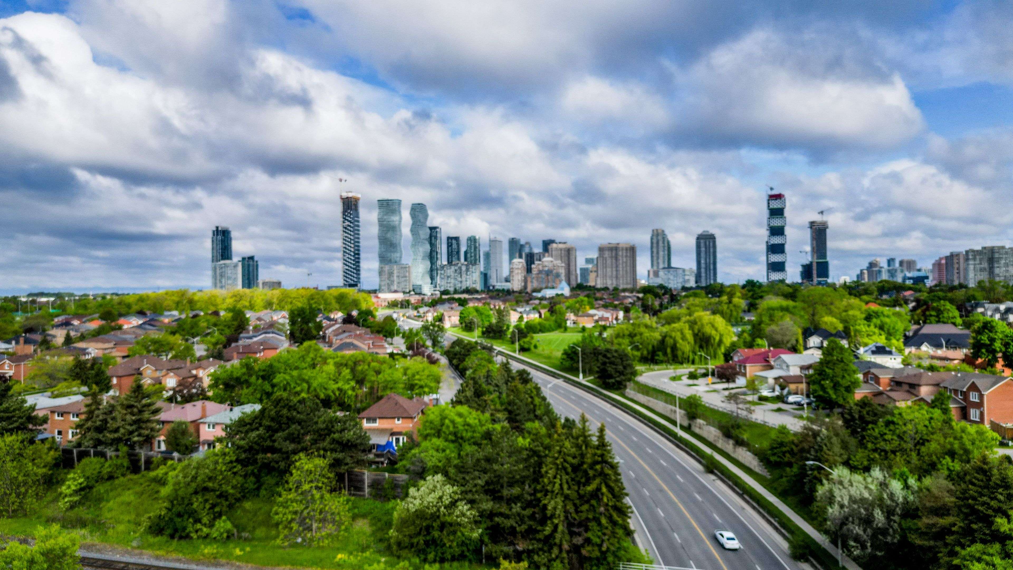 Mississauga, ON L5B 4B1,135 Hillcrest AVE #1403