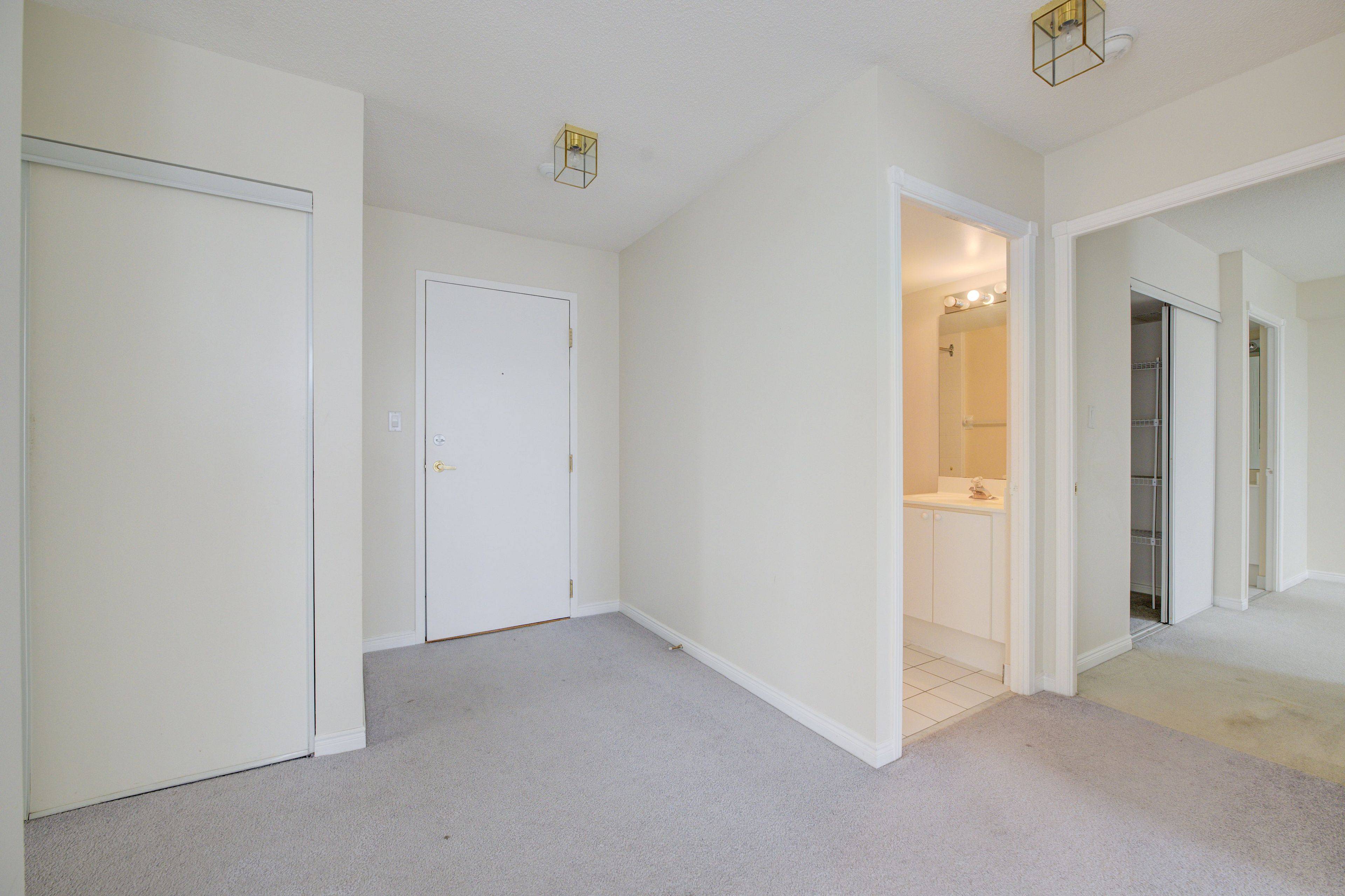 Mississauga, ON L5B 4B1,135 Hillcrest AVE #1403
