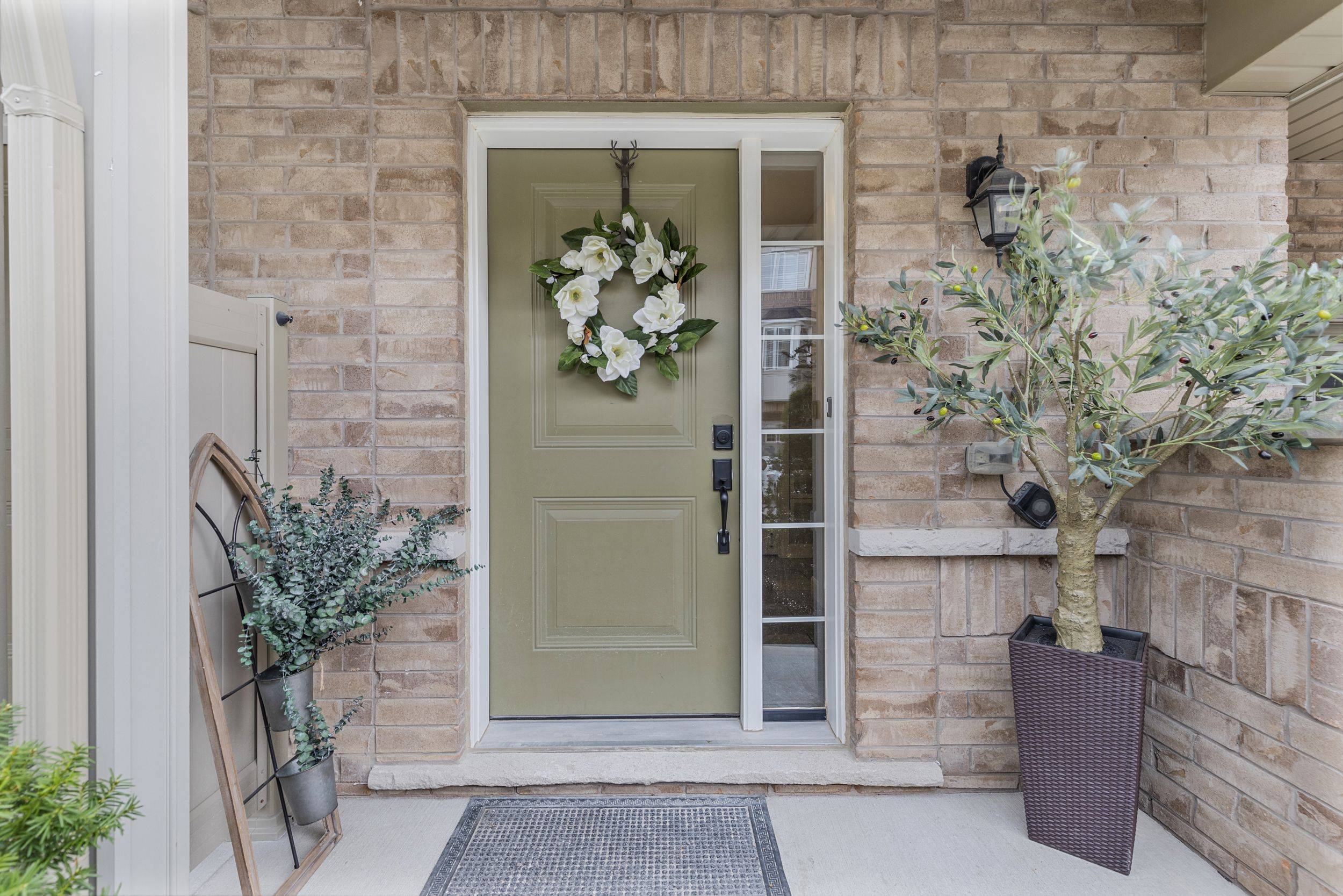 Milton, ON L9T 8M7,165 Hampshire WAY #107