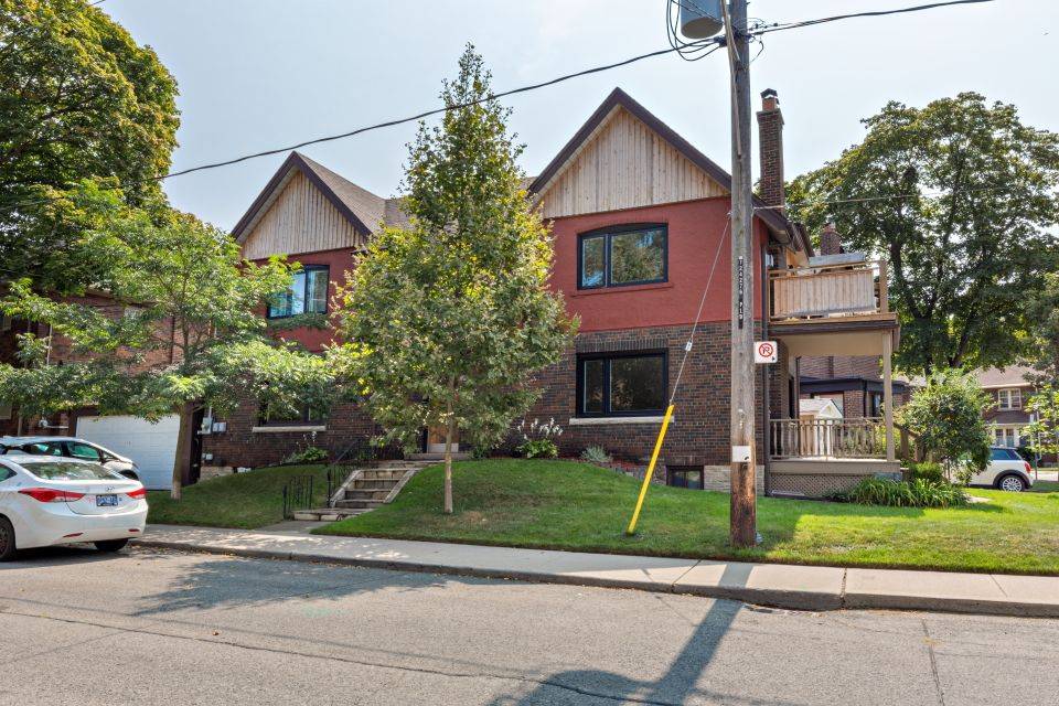 19 Elora RD #Main, Toronto W02, ON M6P 3H5
