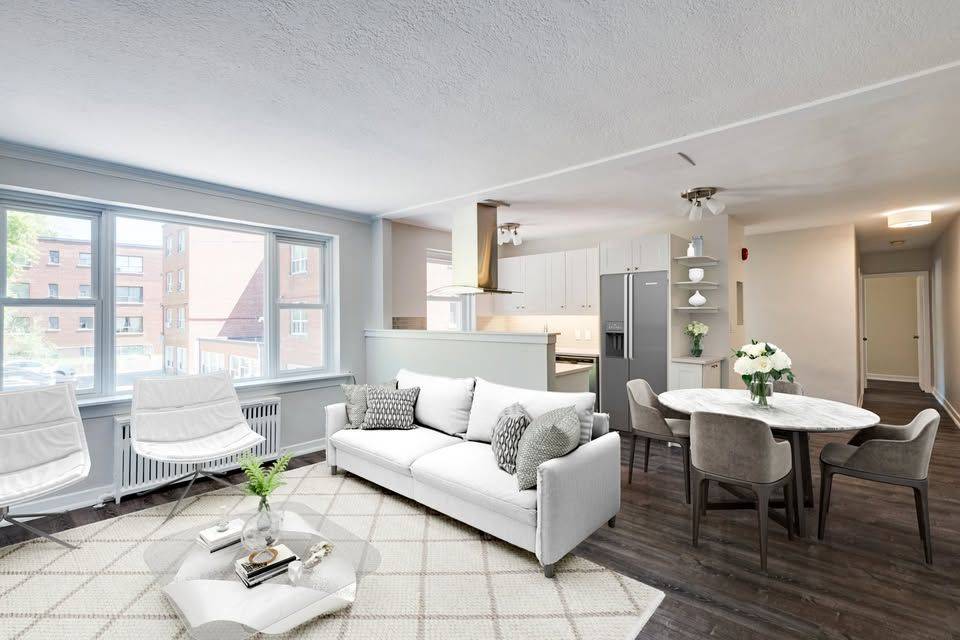 18 Anglesey BLVD #205, Toronto W08, ON M9A 3B3