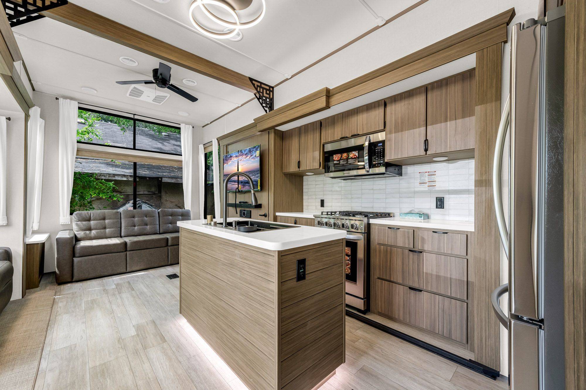 Oakville, ON L6J 7Y2,2380 Royal Windsor DR #2