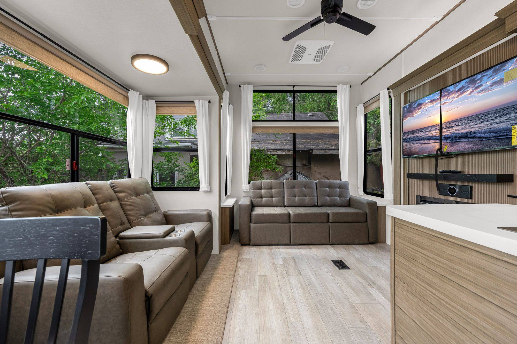 Oakville, ON L6J 7Y2,2380 Royal Windsor DR #2
