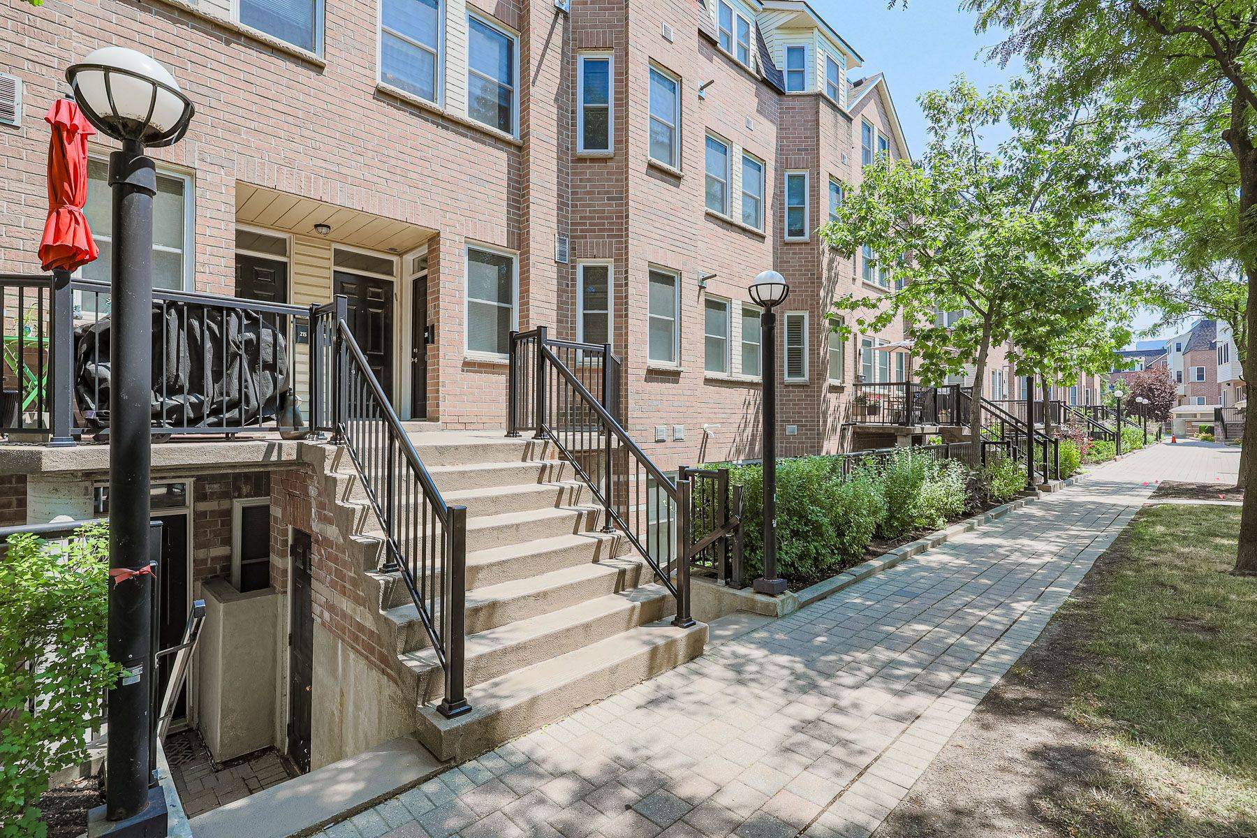 Toronto W04, ON M6A 3E7,760 Lawrence AVE W #211
