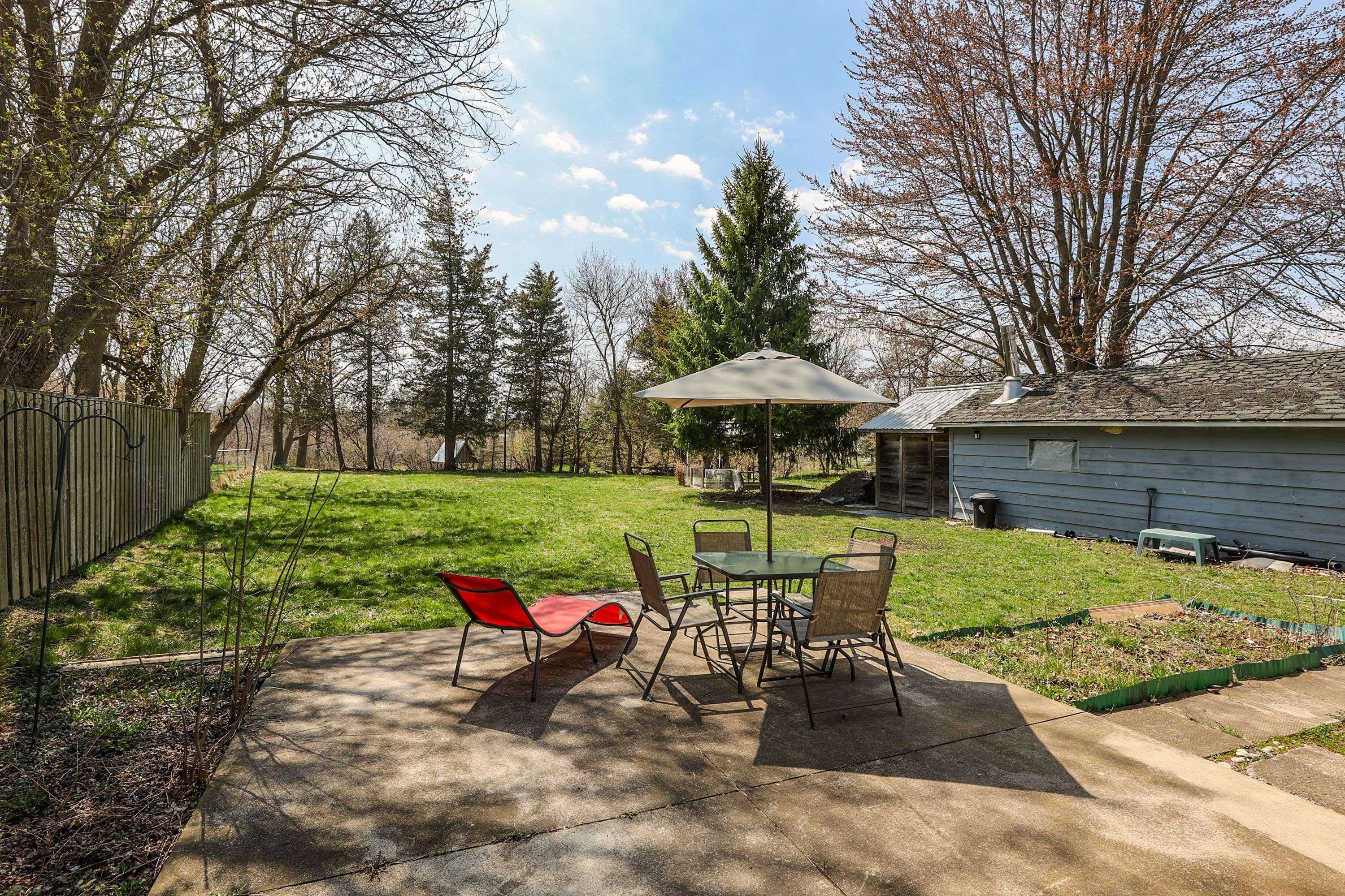 West Lincoln, ON L0R 2A0,230 St. Catharines ST