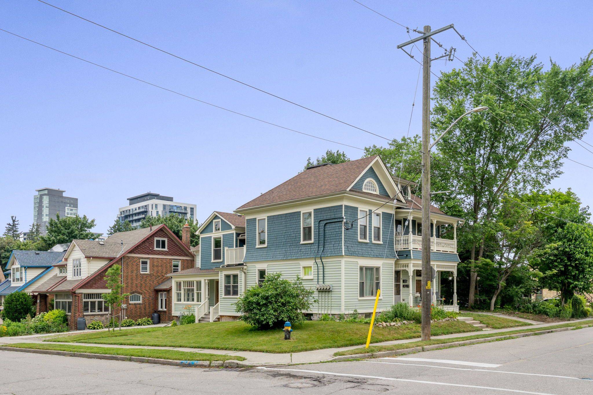 Waterloo, ON N2L 2Y8,14 Young ST W