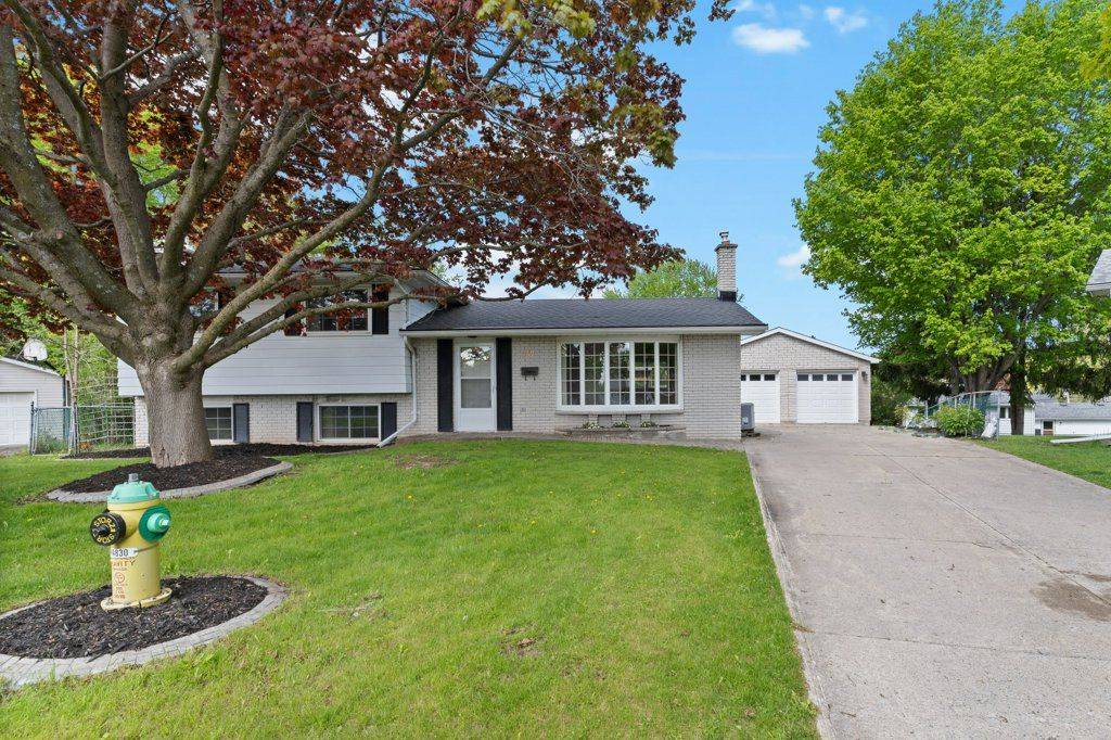 757 Louis CT, Kingston, ON K7M 6E9