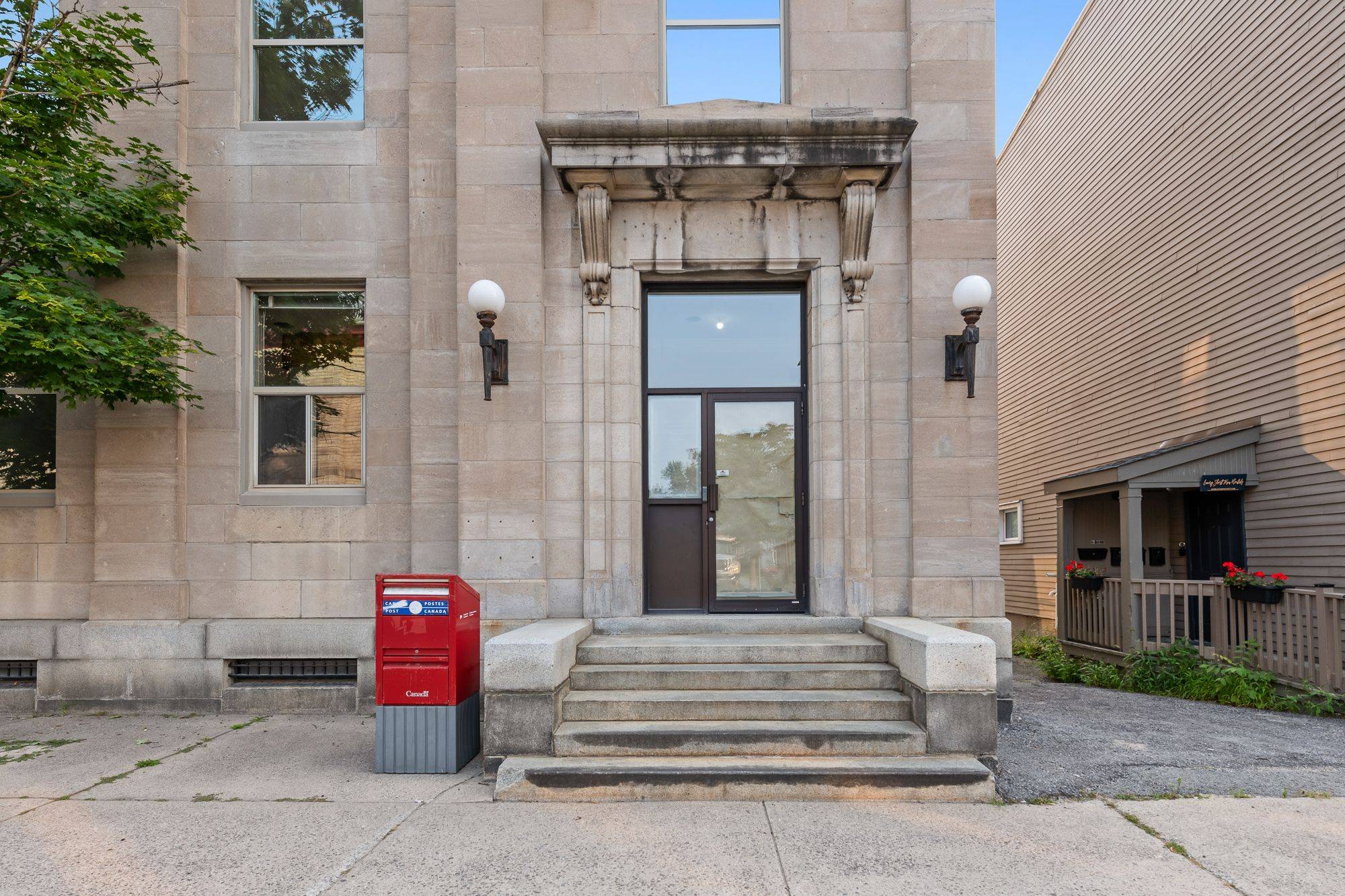 Perth, ON K7H 1J1,81 GORE ST E