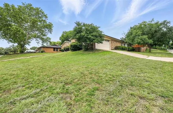 North Richland Hills, TX 76117,5825 N Hills Drive