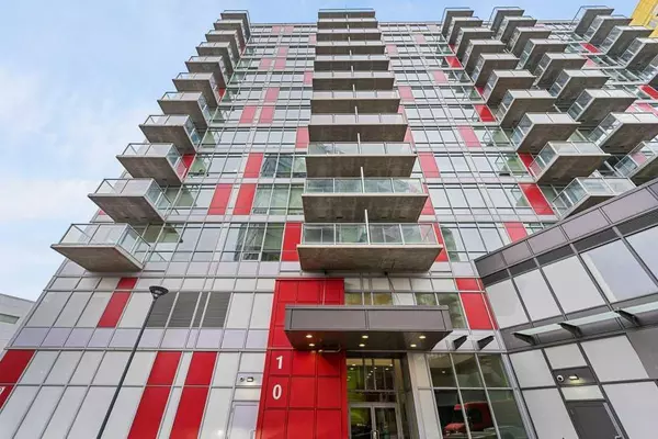 Calgary, AB T2L 2L6,10 Brentwood Common NW #312