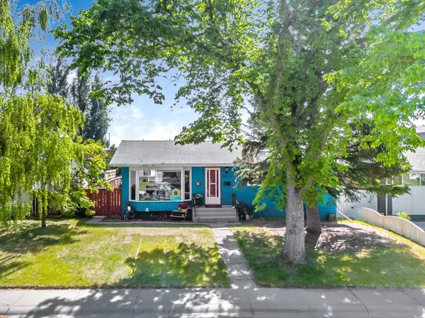 Calgary, AB T3E6B1,2628 Lionel CRES Southwest