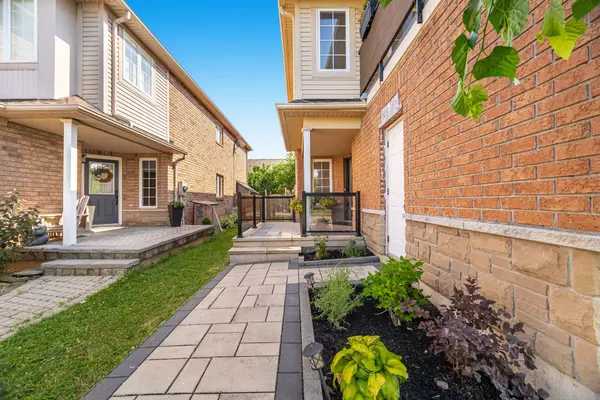 Oakville, ON L6M 5B2,2021 Redstone CRES