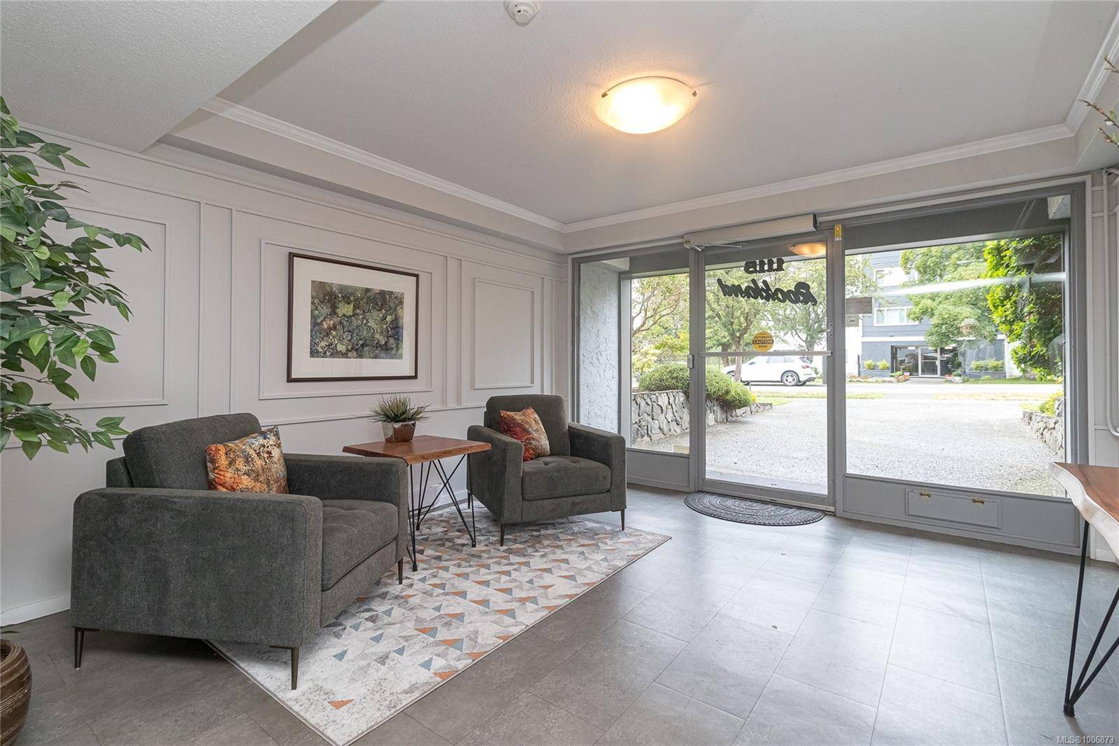 Victoria, BC V8V 3H8,1115 Rockland Ave #201
