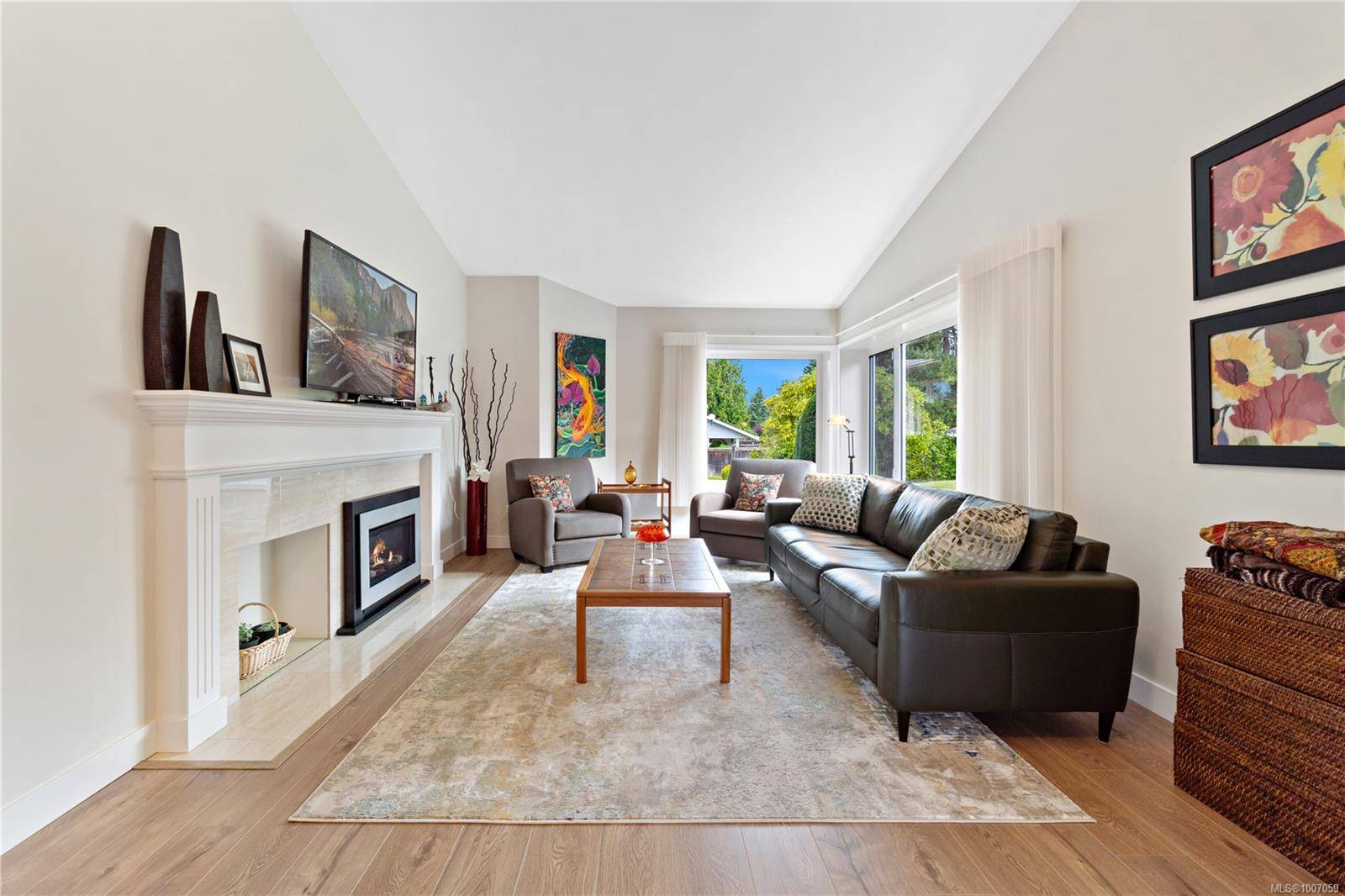 Qualicum Beach, BC V9K 1P4,639 Arbutus St #1