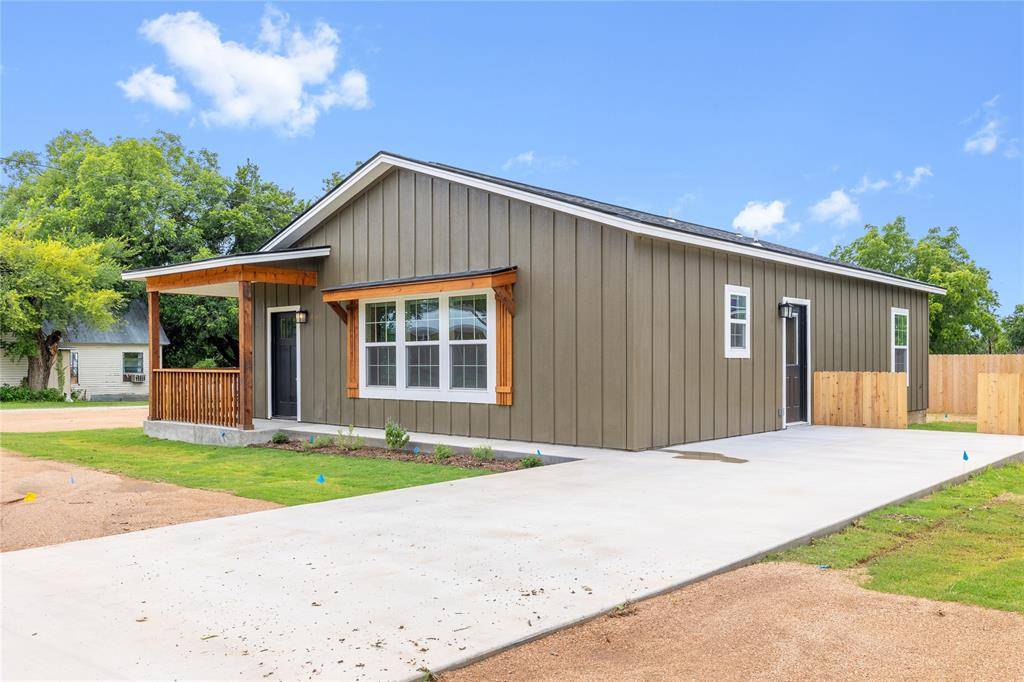 512 Fifth Street, Blanket, TX 76432