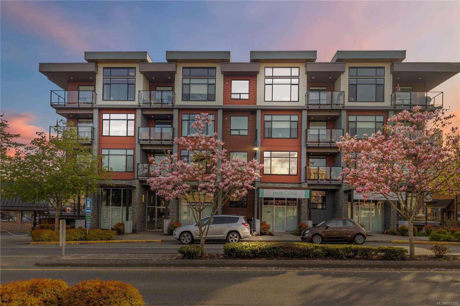 7162 West Saanich Rd #204, Central Saanich, BC V8M 1P6