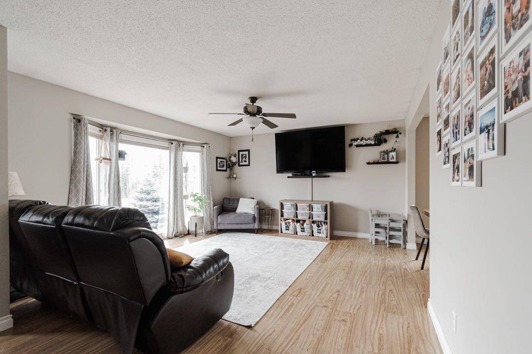 Fort Mcmurray, AB T9H 2W4,101 Robin CRES