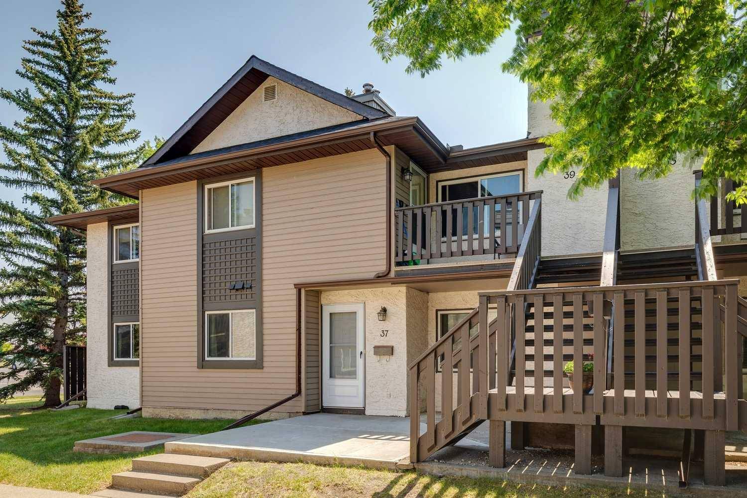 37 Cedar Springs GDNS SW, Calgary, AB T2W 5J9