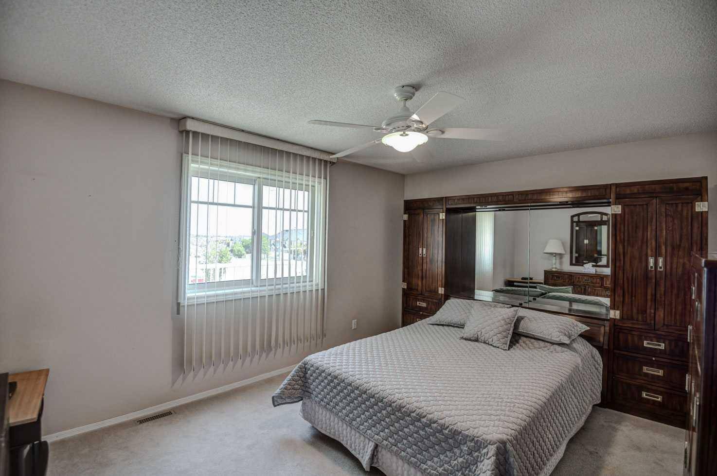 Calgary, AB T2Y 3M5,105 Somerglen PARK SW