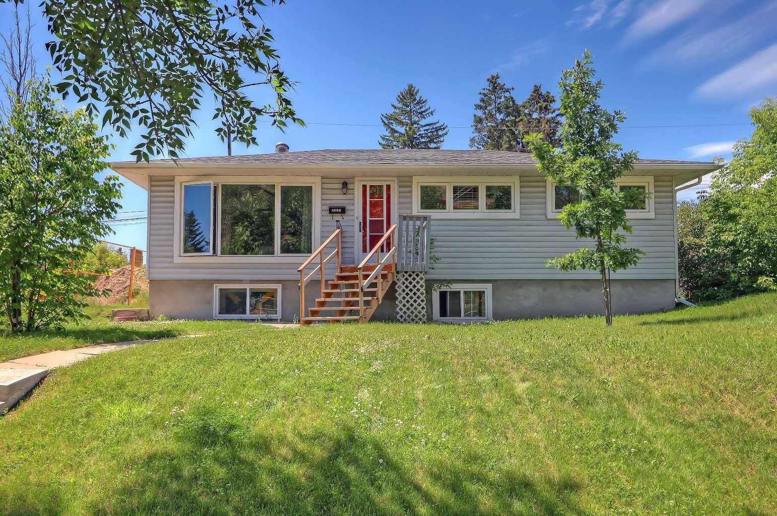 2027 37 ST Southwest, Calgary, AB T3E 3A5