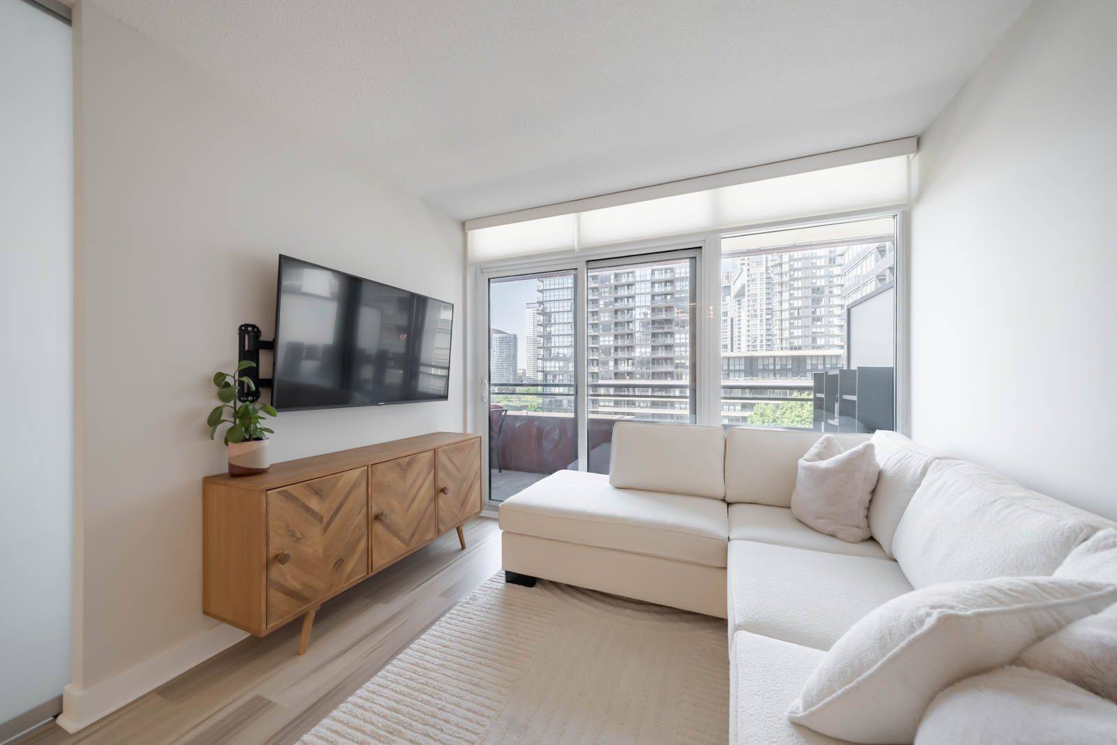 4K Spadina AVE E #825, Toronto C01, ON M5V 3Y9