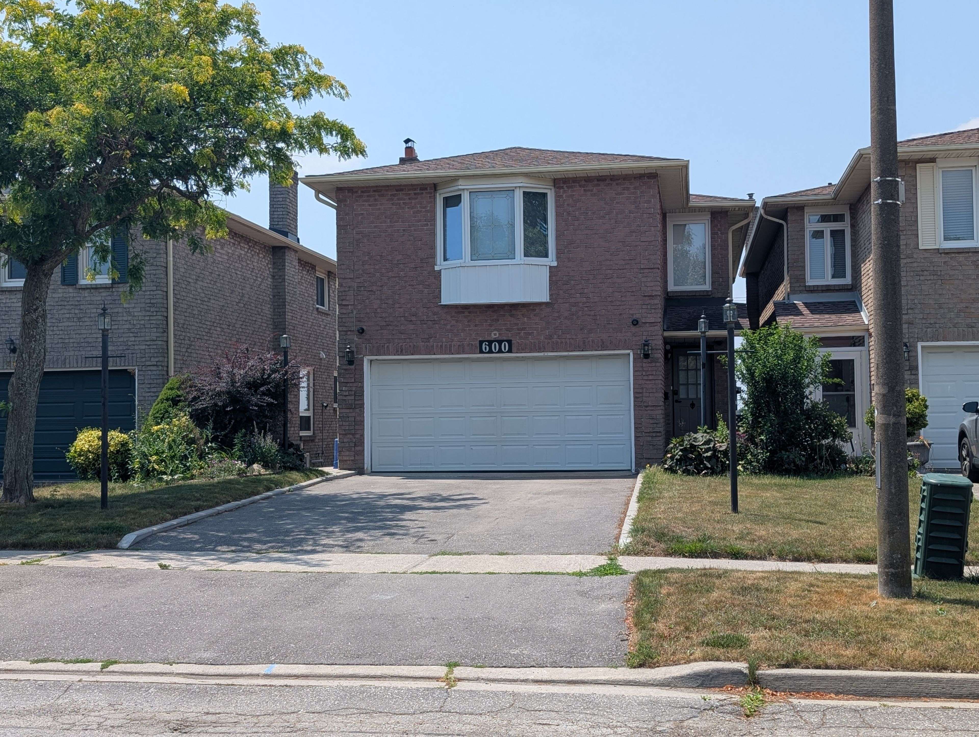 600 Creekview CIR, Pickering, ON L1W 2Z8