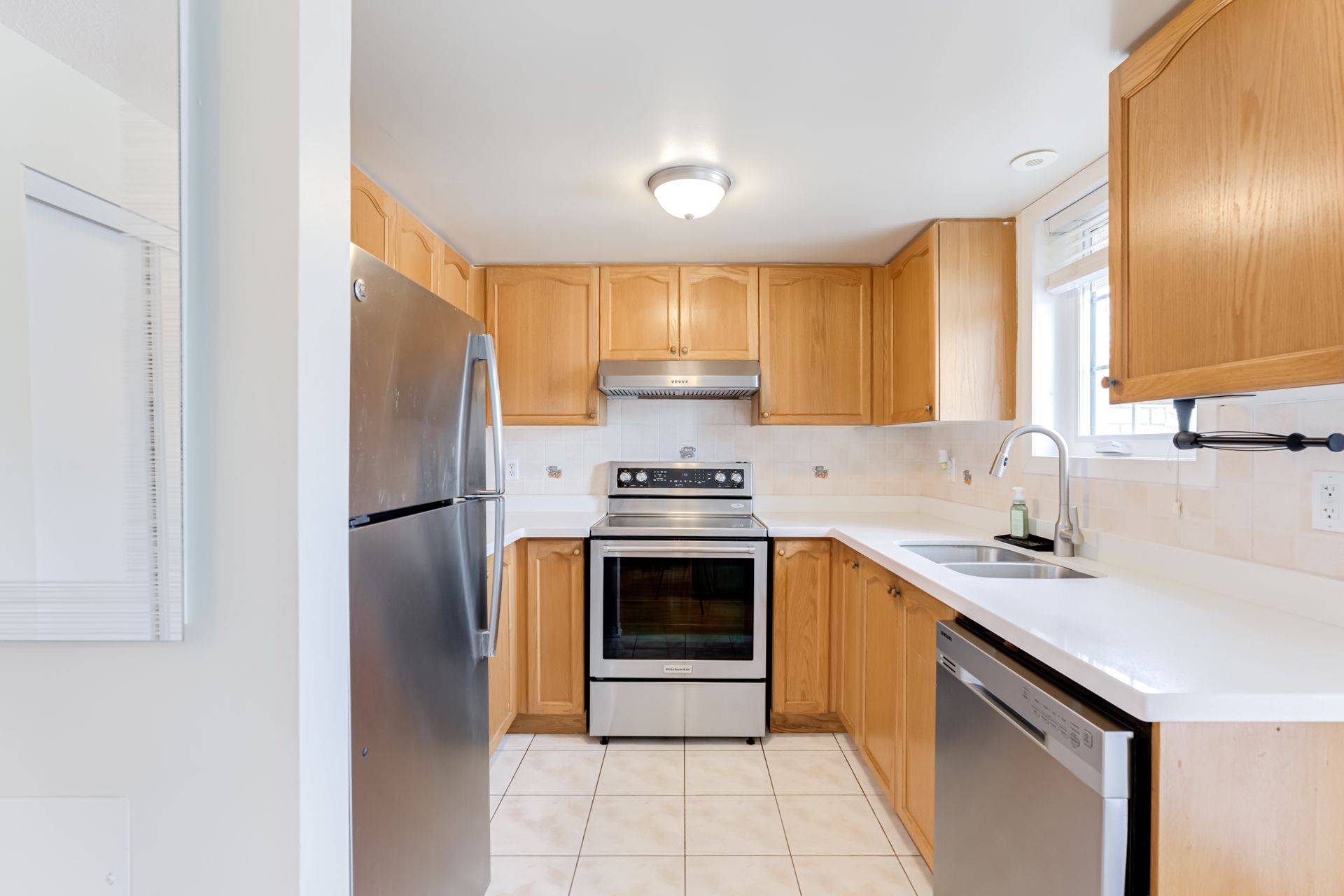 Toronto E11, ON M1B 6K1,42 Pinery TRL #109