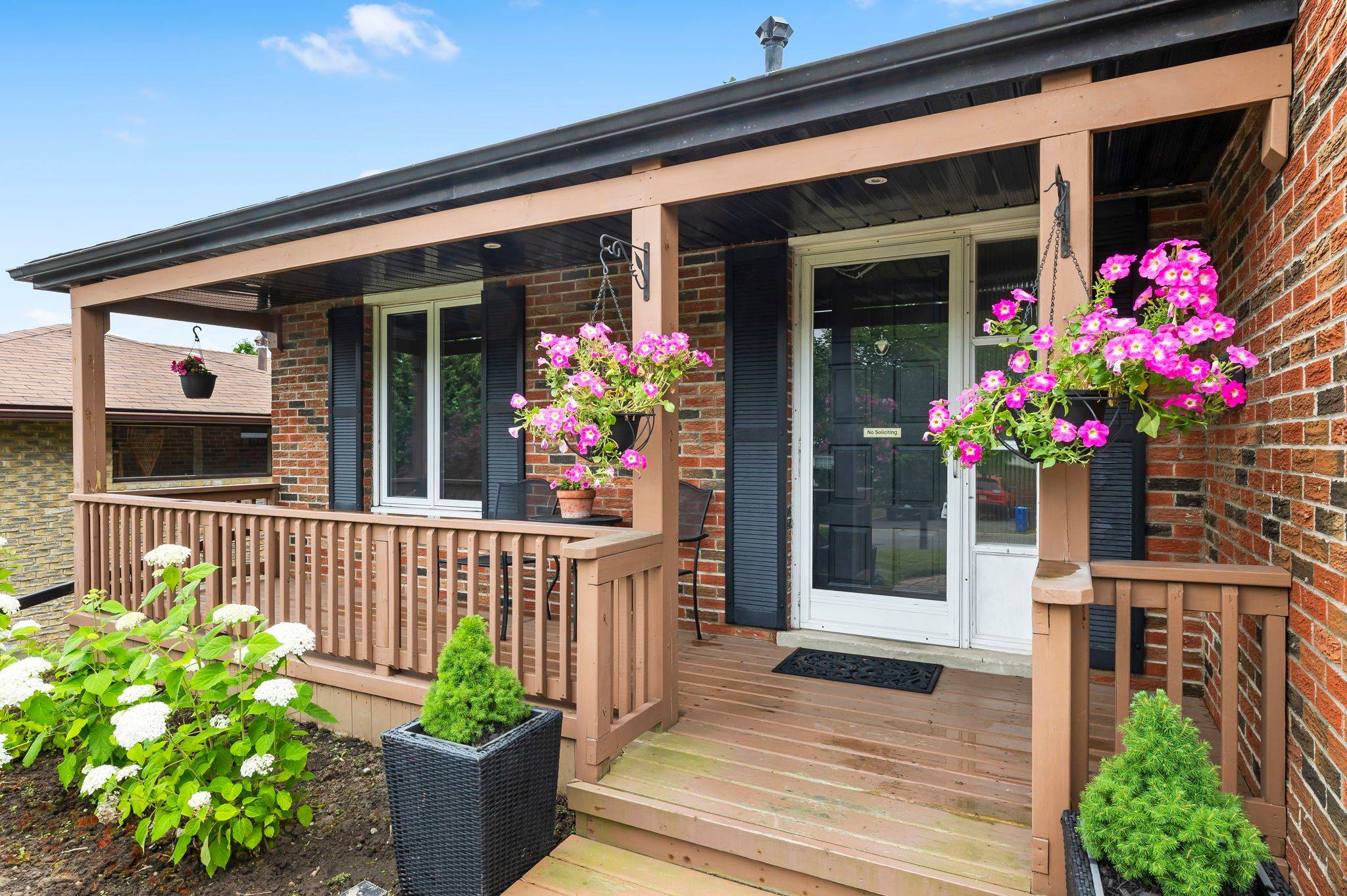 Oshawa, ON L1G 2J6,572 Arnhem DR
