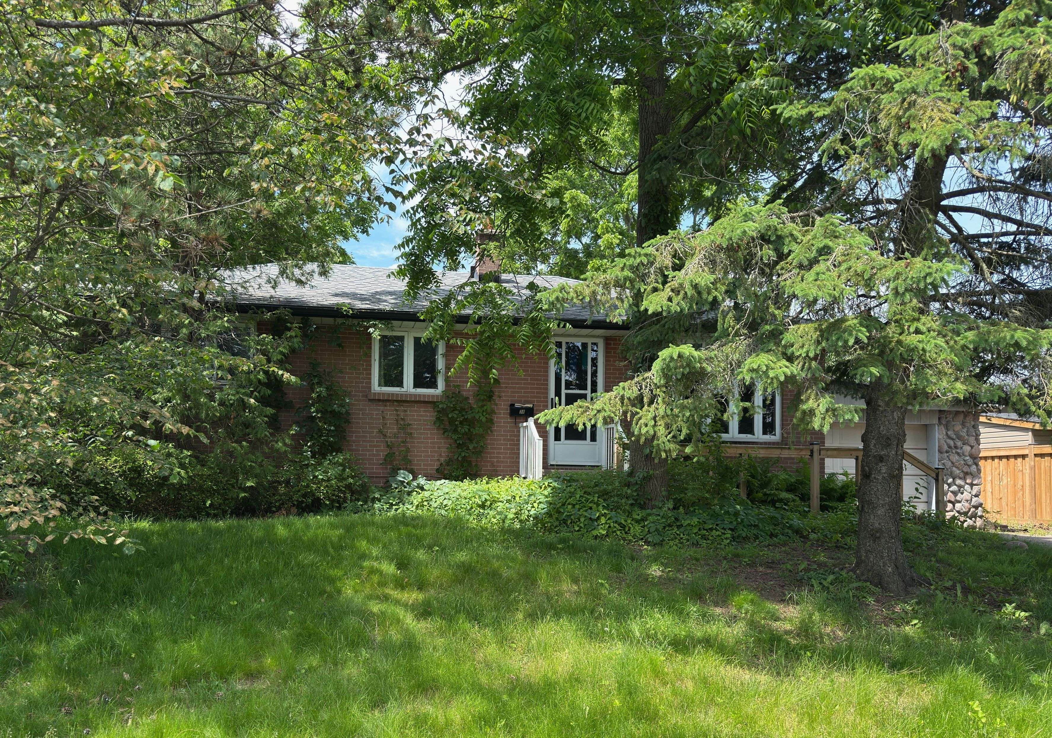 38 Ferguson AVE, Whitby, ON L1M 1A6