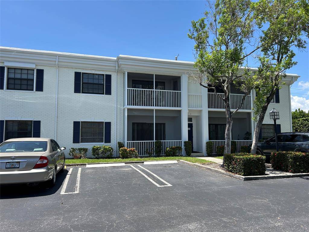 180 Cypress Club Dr #814, Pompano Beach, FL 33060