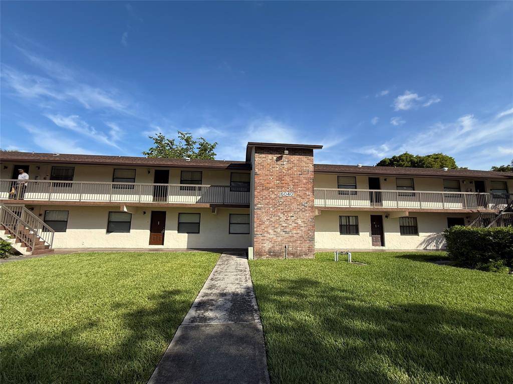 6040 N Shakerwood Cir #205, Tamarac, FL 33319