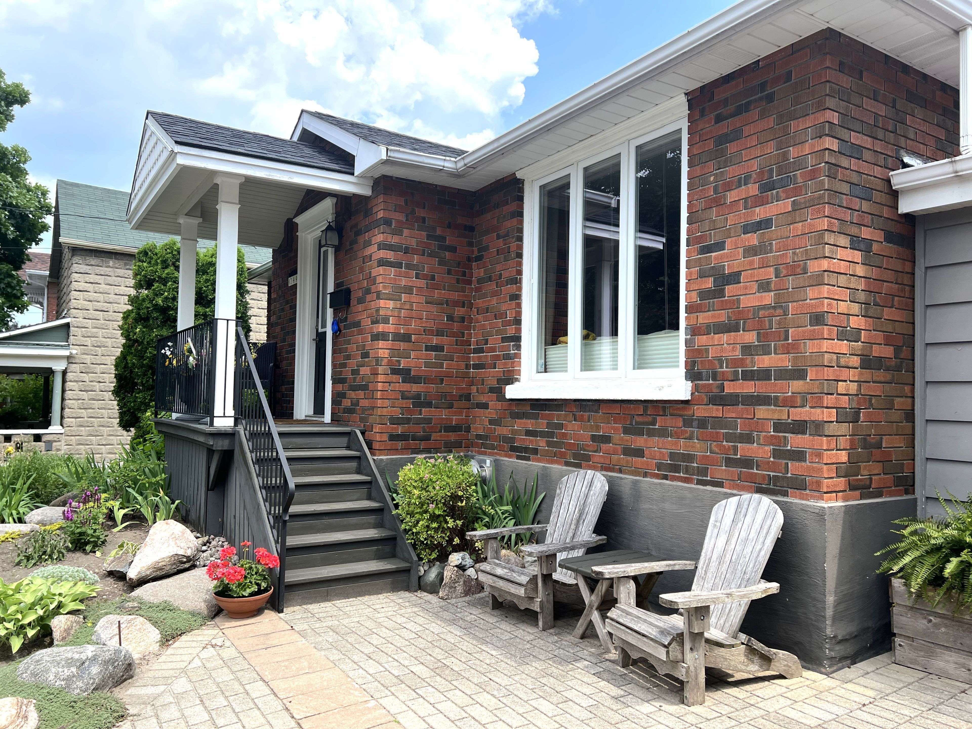 Collingwood, ON L9Y 2P3,249 Pine ST