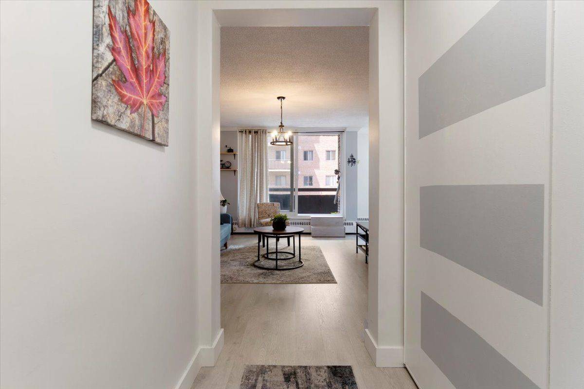 Barrie, ON L4M 3S4,2 Albert ST #43