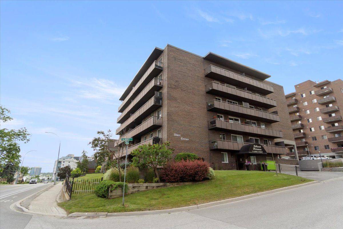 Barrie, ON L4M 3S4,2 Albert ST #43